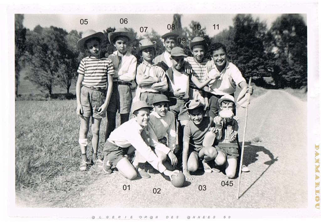 COLO BOULOGNE SUR GESSE 1959 005 A LA COLO AU DETOUR D UNE ROUTE.jpg